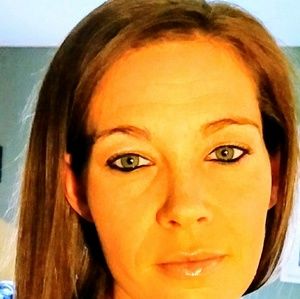 Meet your Posher, Adrianne